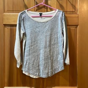 Three quarter sleeve top